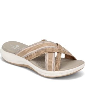 Clarks Women's Mira Isle Slide Cloudsteppers Washable Sandal, size 7, sand tan